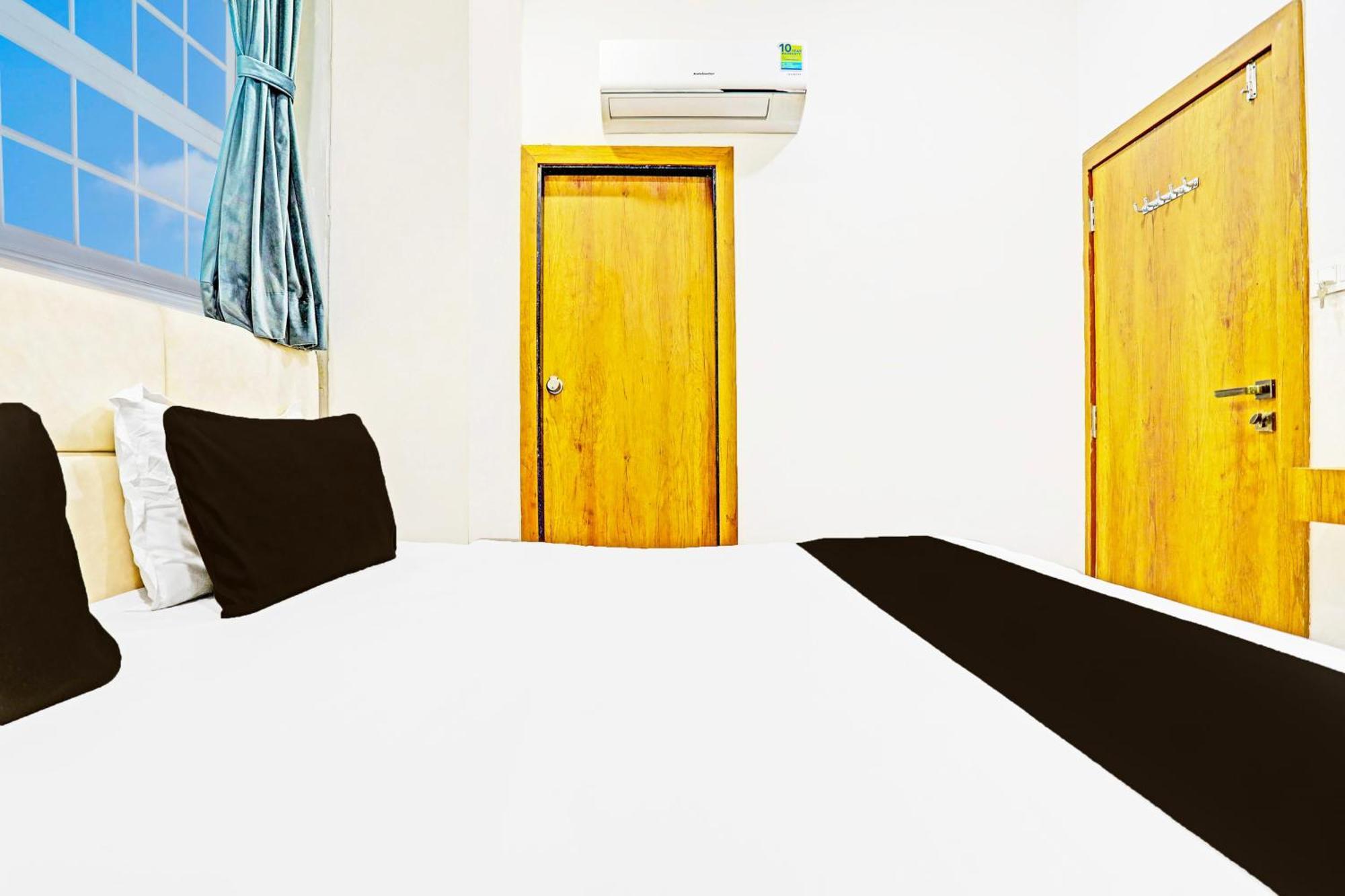 Super Collection O Adajan Formerly Hotel Western Inn Surat Exterior photo
